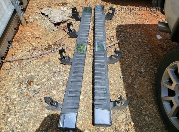 3GTU2PEC1JG516436 2018 GMC SIERRA White Engine compartment view