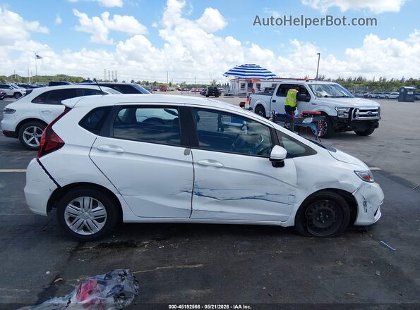 3HGGK5H45JM702831 2018 HONDA FIT White Вид задньої частини салону