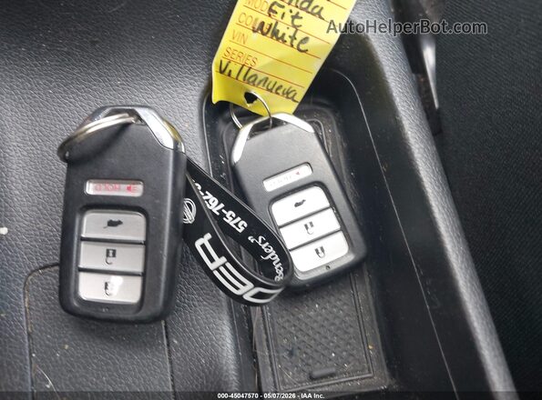 3HGGK5H85KM715745 2019 HONDA FIT White Widok deski rozdzielczej