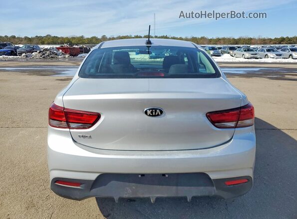 3KPA24AB2JE058982 2018 KIA RIO Silver უკანა ხედი