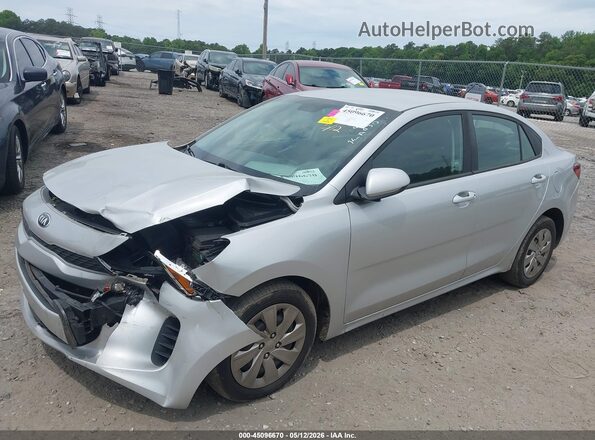 3KPA24AB3JE115044 2018 KIA RIO Серебряный Передняя левая четверть