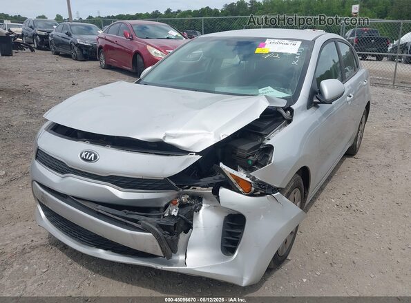 3KPA24AB3JE115044 2018 KIA RIO Серебряный Вид спереди