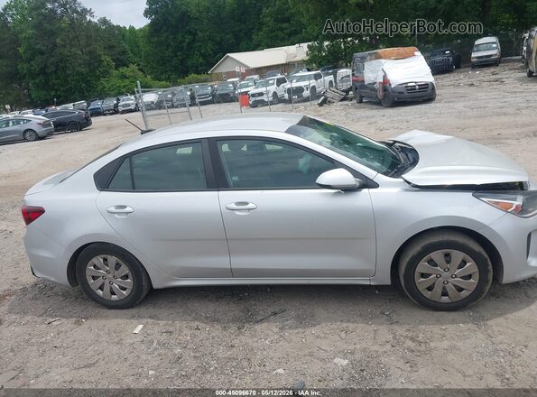 3KPA24AB3JE115044 2018 KIA RIO Серебряный Вид задней части салона