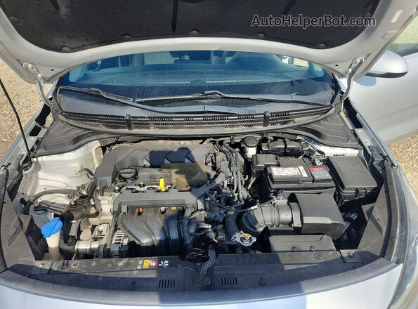 3KPA24AD0LE310684 2020 KIA RIO Silver Widok wnętrza z tyłu