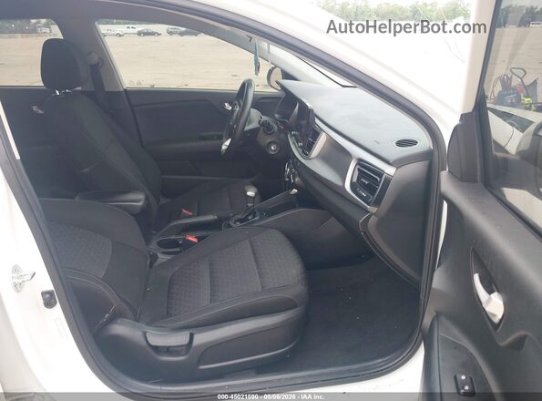 3KPA24AD1PE575975 2023 KIA RIO White წინა სალონის ხედი