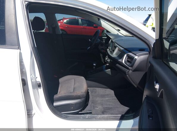 3KPA24AD3LE266373 2020 KIA RIO Белый Вид салона спереди