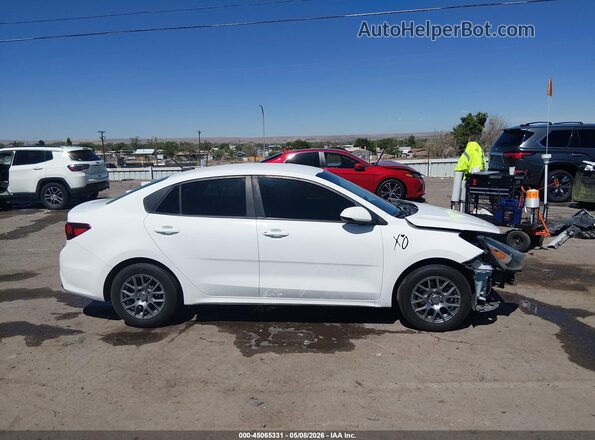 3KPA24AD3LE266373 2020 KIA RIO Белый Вид задней части салона