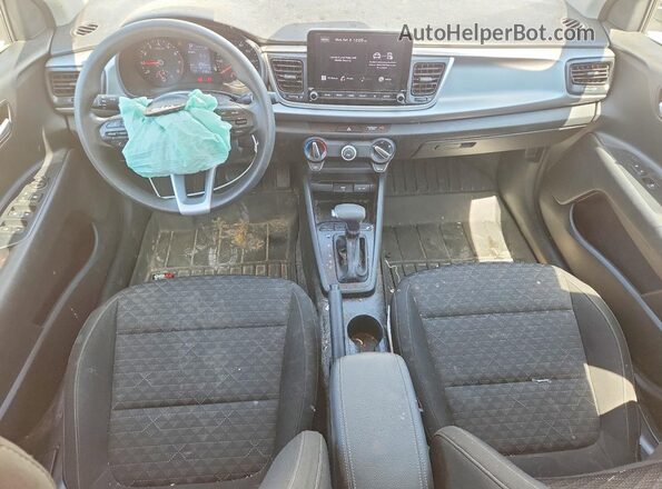 3KPA24AD3ME392802 2021 KIA RIO White Dashboard view