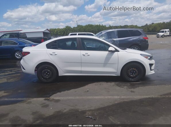 3KPA24AD3NE483781 2022 KIA RIO White Սալոնի հետևի տեսք