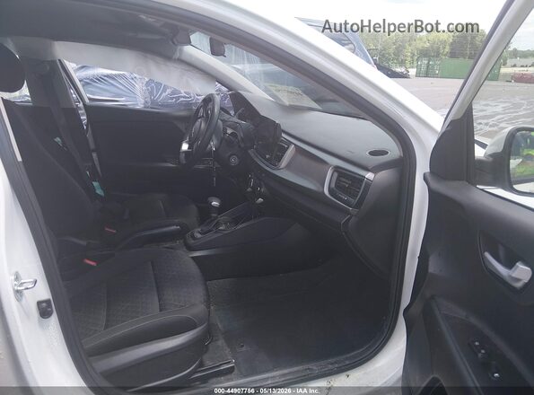3KPA24AD3NE483781 2022 KIA RIO White Սալոնի դիմացի տեսք