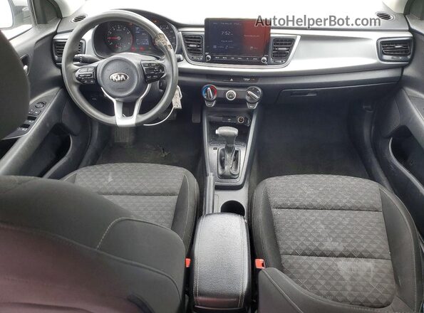 3KPA24AD4ME386233 2021 KIA RIO Silver Вид панелі приладів