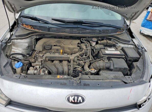 3KPA24AD4ME386233 2021 KIA RIO Silver Вид задньої частини салону