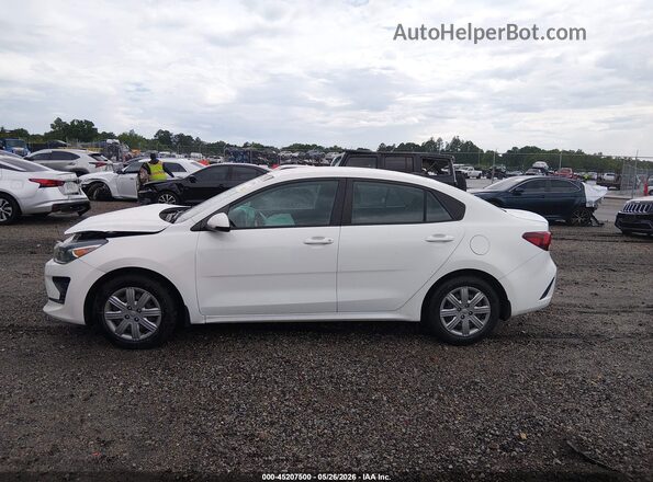 3KPA24AD4NE484258 2022 KIA RIO Белый Вид задней части салона