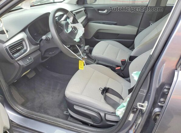 3KPA24AD5LE298936 2020 KIA RIO Gray Widok wnętrza z przodu