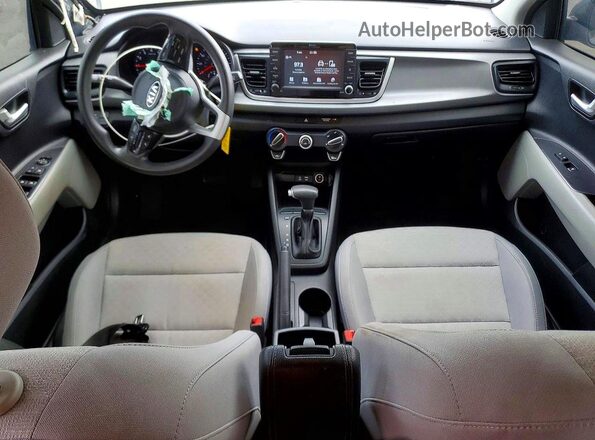 3KPA24AD5LE298936 2020 KIA RIO Gray Widok deski rozdzielczej