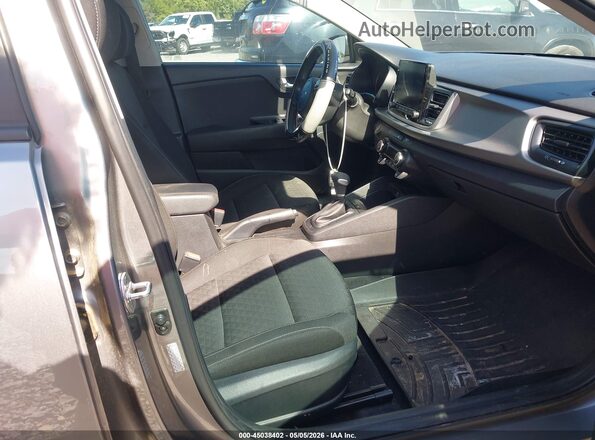 3KPA24AD5NE433691 2022 KIA RIO Серебряный Вид салона спереди