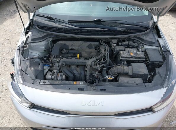 3KPA24AD6NE431965 2022 KIA RIO Серебряный Вид сзади