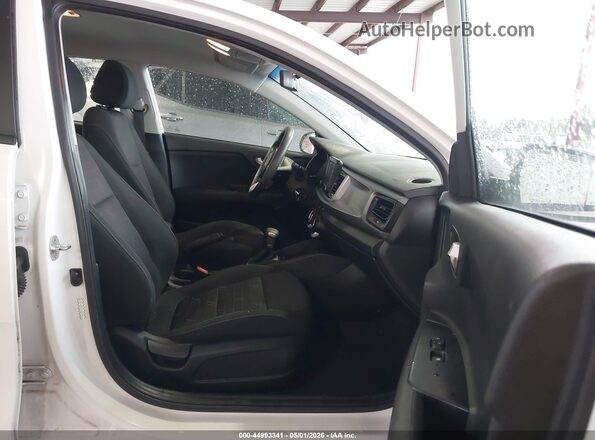3KPA24AD7LE329314 2020 KIA RIO Белый Вид салона спереди