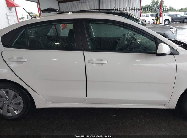 3KPA24AD7LE329314 2020 KIA RIO Белый Вид задней части салона