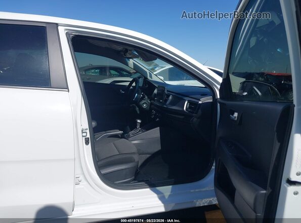 3KPA24AD7NE478857 2022 KIA RIO White Vista interior delantera