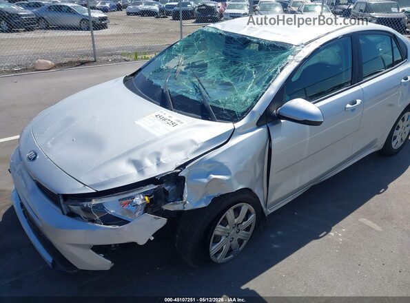 3KPA24AD8ME404121 2021 KIA RIO Silver Դիմացի տեսք