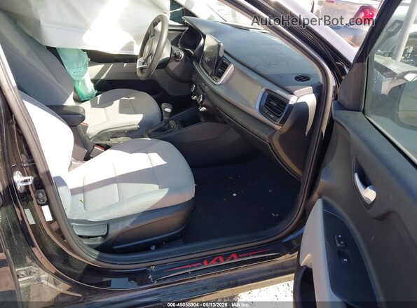 3KPA24AD8ME415359 2021 KIA RIO Черный Вид салона спереди