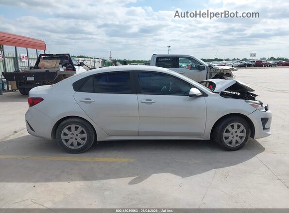 3KPA24AD8NE449674 2022 KIA RIO Silver Widok wnętrza z tyłu