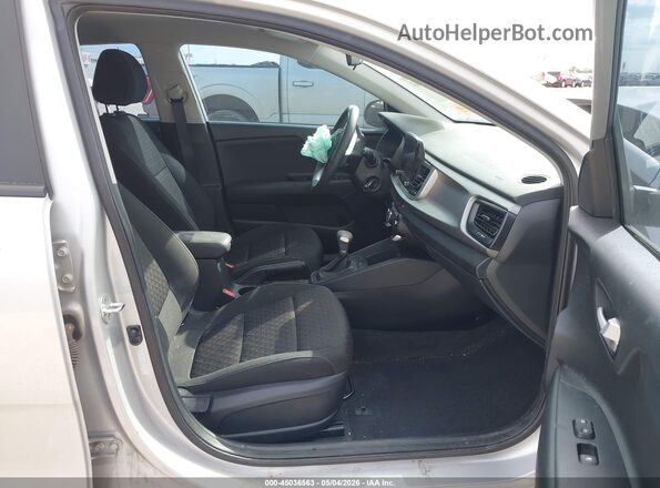 3KPA24AD8NE449674 2022 KIA RIO Silver Widok wnętrza z przodu