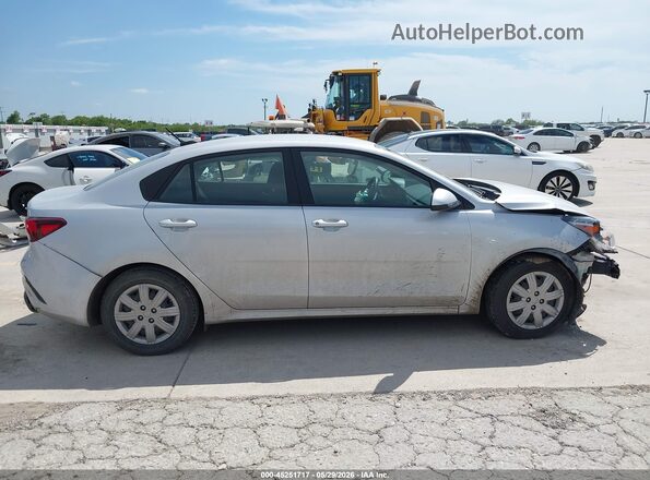3KPA24AD8NE465941 2022 KIA RIO Серебряный Вид задней части салона