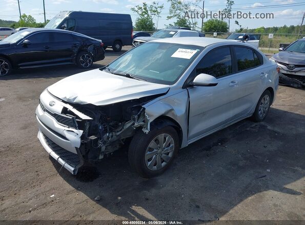 3KPA24AD9LE278401 2020 KIA RIO Silver Առջևի ձախ երեք քառորդ տեսարան