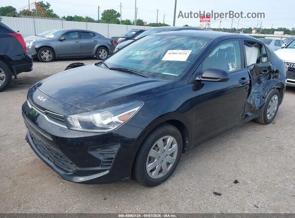 3KPA24AD9NE437663 2022 KIA RIO Черный Передняя левая четверть
