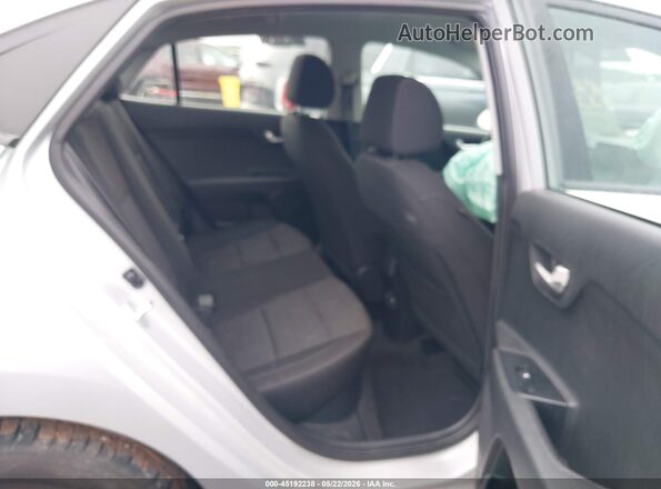 3KPA24AD9NE463096 2022 KIA RIO Silver Widok naklejki z numerem VIN