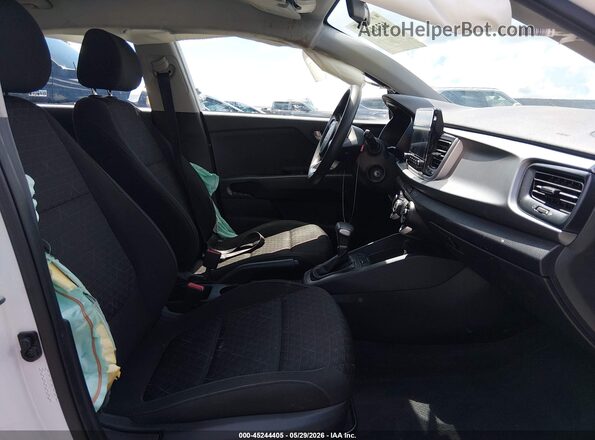 3KPA24AD9NE463454 2022 KIA RIO Белый Вид салона спереди