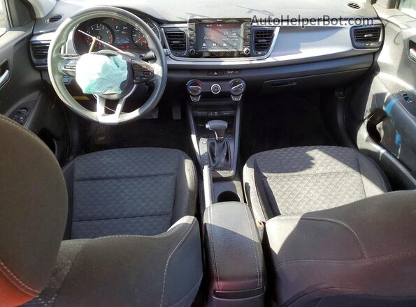 3KPA24ADXLE313821 2020 KIA RIO Белый Вид панели приборов
