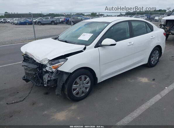 3KPA24ADXME387824 2021 KIA RIO White წინა მარცხენა ხედი სამი მეოთხედიდან