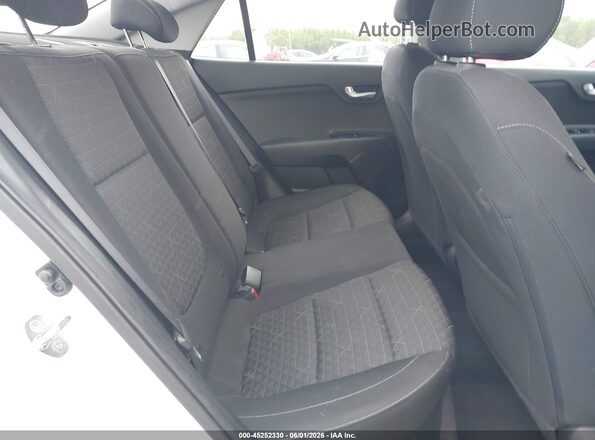 3KPA24ADXME387824 2021 KIA RIO White VIN კოდის სტიკერის ხედი