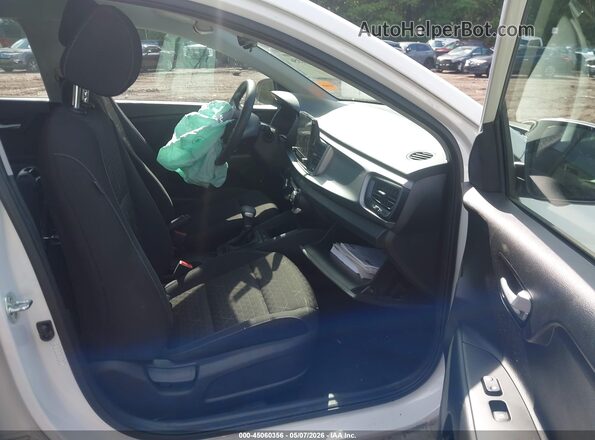 3KPA24ADXNE458229 2022 KIA RIO White Widok wnętrza z przodu