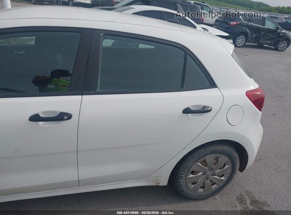 3KPA25AB0JE074149 2018 KIA RIO White Widok wnętrza z tyłu
