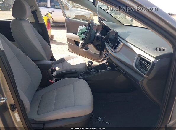 3KPA25AD6ME388765 2021 KIA RIO 5-DOOR Silver Widok wnętrza z przodu