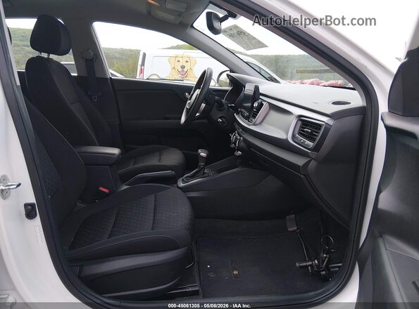 3KPA25ADXPE560574 2023 KIA RIO 5-DOOR White Widok wnętrza z przodu