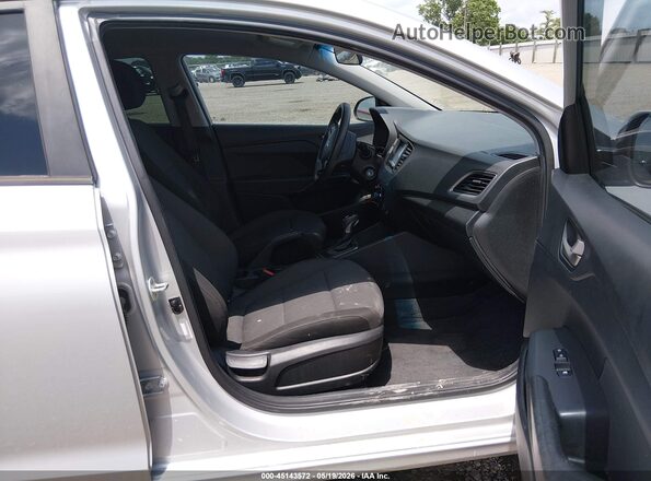3KPC24A32JE021612 2018 HYUNDAI ACCENT Silver Front interior view