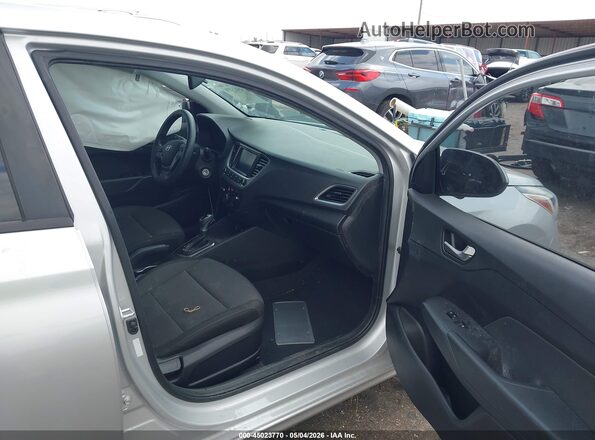 3KPC24A32JE028303 2018 HYUNDAI ACCENT Silver Vista interior delantera
