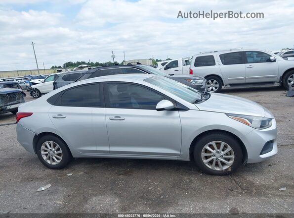3KPC24A32JE028303 2018 HYUNDAI ACCENT Silver Vista interior trasera