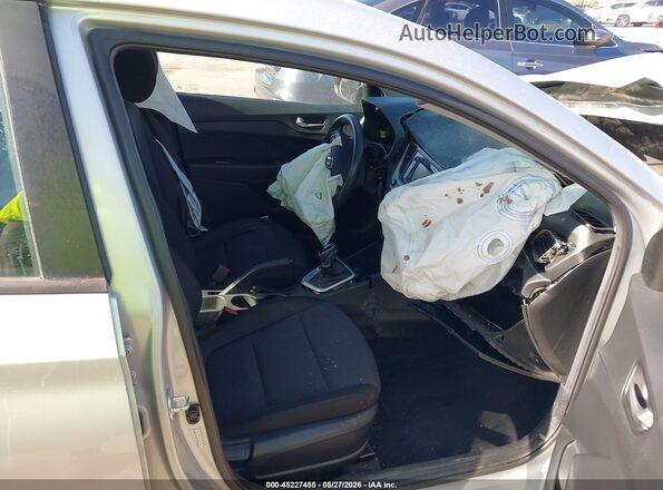 3KPC24A60ME130584 2021 HYUNDAI ACCENT Silver Widok wnętrza z przodu