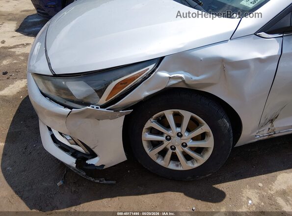 3KPC24A61ME145367 2021 HYUNDAI ACCENT Silver Widok z przodu