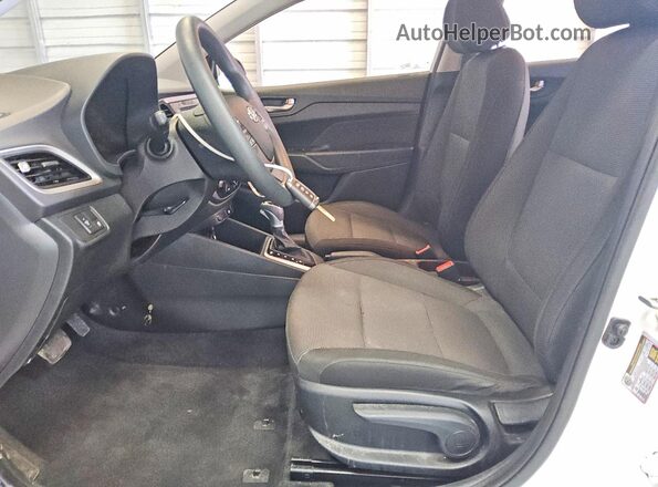 3KPC24A63LE097255 2020 HYUNDAI ACCENT Белый Вид салона спереди