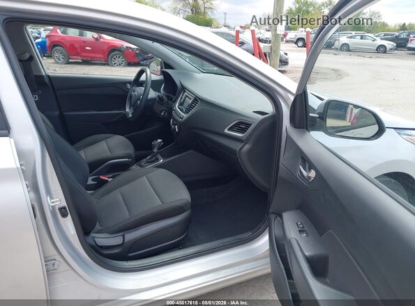 3KPC24A66LE125243 2020 HYUNDAI ACCENT Серебряный Вид салона спереди