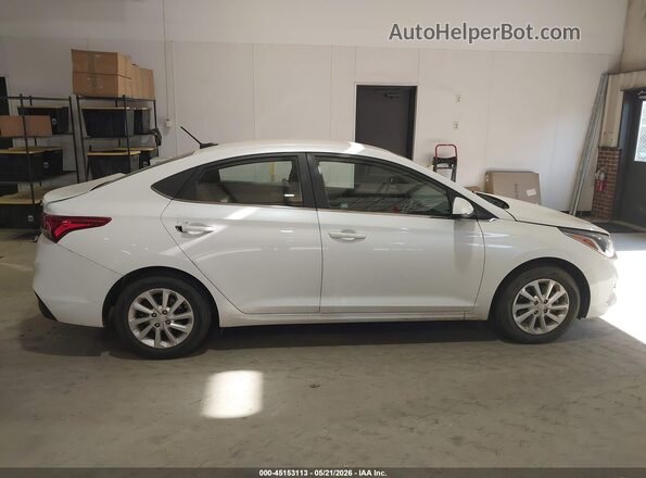 3KPC24A67LE104529 2020 HYUNDAI ACCENT White Widok wnętrza z tyłu