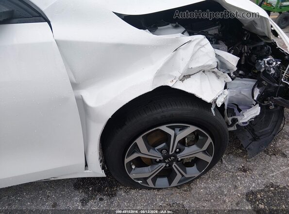 3KPF24AD0ME383044 2021 KIA FORTE White Vista frontal
