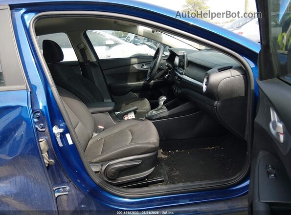 3KPF24AD0PE507379 2023 KIA FORTE Синий Вид салона спереди